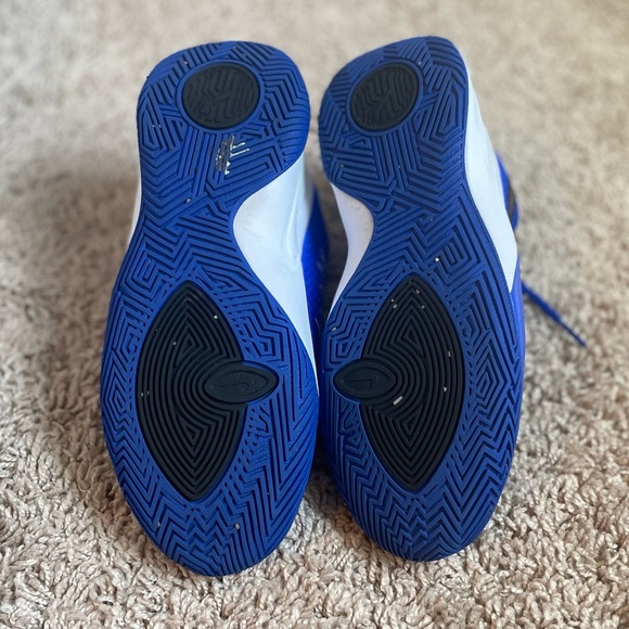 Nike Kyrie Flytrap II Duke Basketball Shoes - Picture 8 of 8